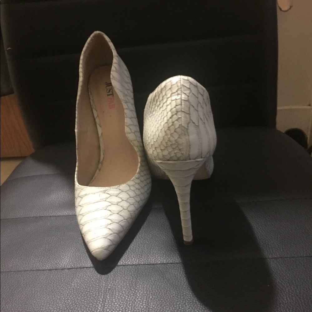 Shoes - Picture 6 of 7